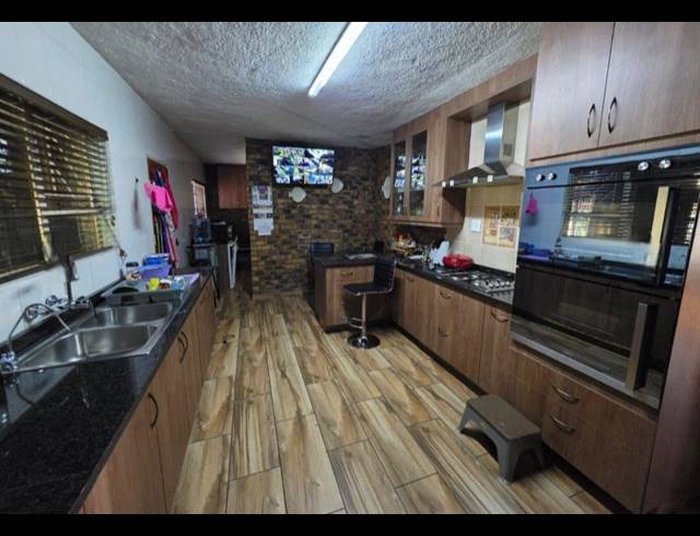 4 BEDROOM HOUSE FOR SALE IN BEDWORTH PARK